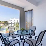 Bianca 2-bedroom In Appartamento *